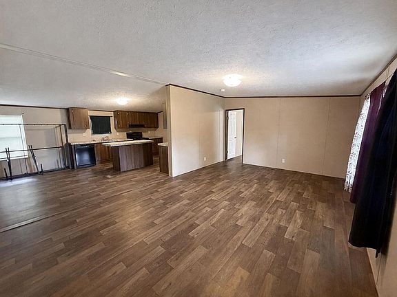 3rd image of 453 Gilchrist Rd.