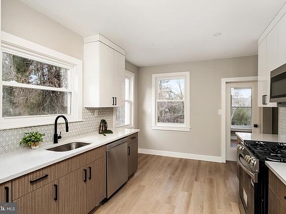 4th image of 31 Montague Ave