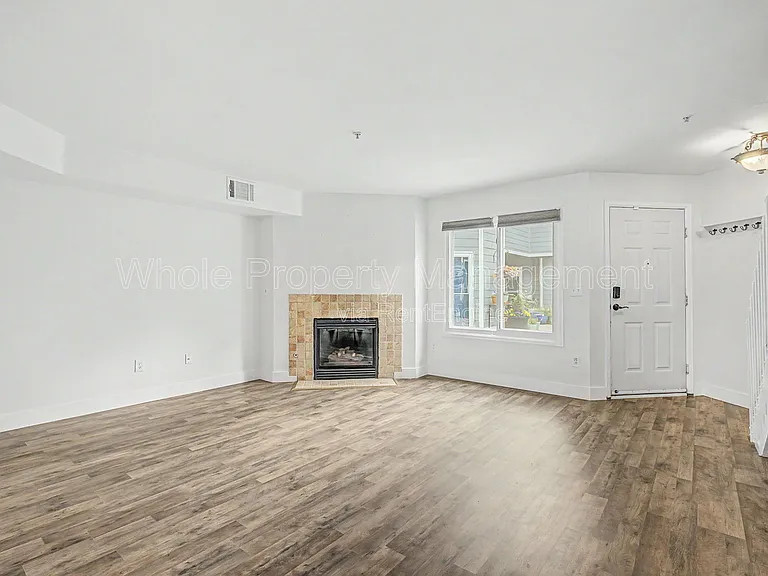 1330 S Monaco Street Pkwy #6 — Photo 4