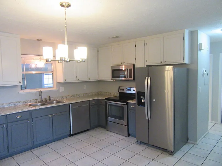 1113 Arthur Ave — Photo 6