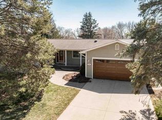 1915 Calvin Ave, Iowa City, IA 52246