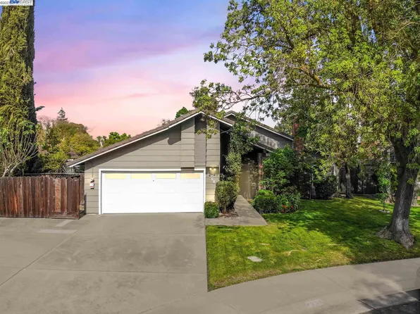 4308 Whispering Wind Ct, Stockton, CA 95219