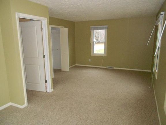 3rd image of 2246 Edgewater St NE
