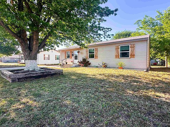 3rd image of 2524 Kansas Ave
