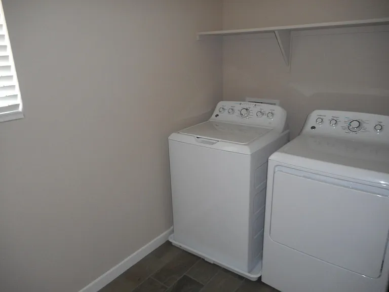 2262 El Caro Dr — Photo 11