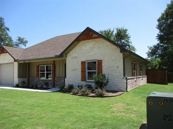 134 Pine St, Emory, TX 75440