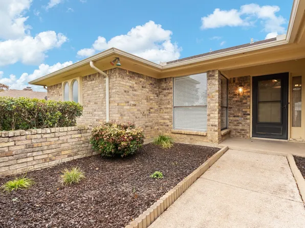 233 Lansford Dr, Benbrook, TX 76126