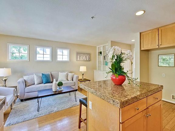4th image of 529 Driscoll Pl #1