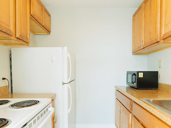 5th image of 2728 N Hampden Ct APT 1408