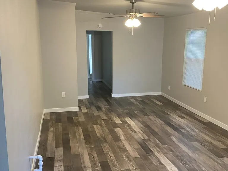 2038 Laburnum Ave #A — Photo 11