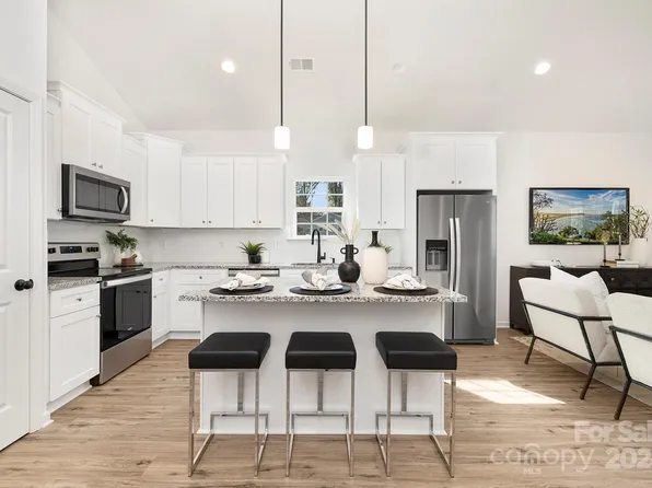 447 Dawn Cir, Charlotte, NC 28213