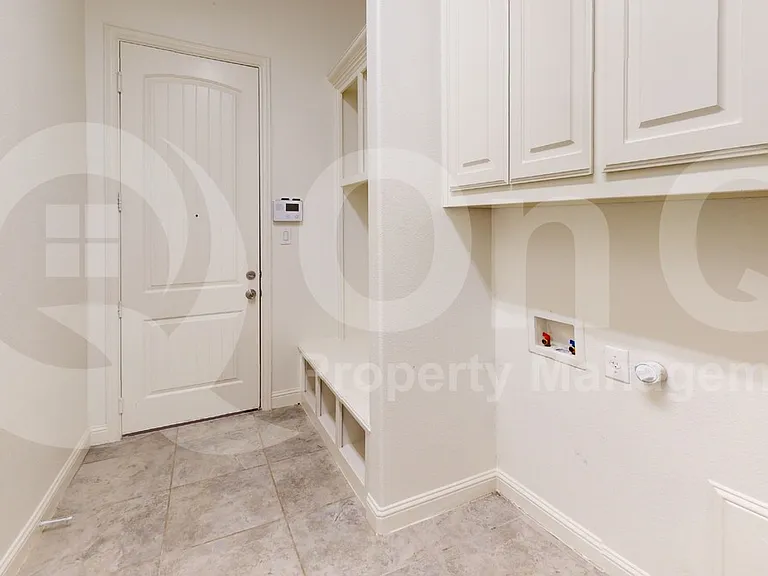 901 Colby Dr — Photo 26