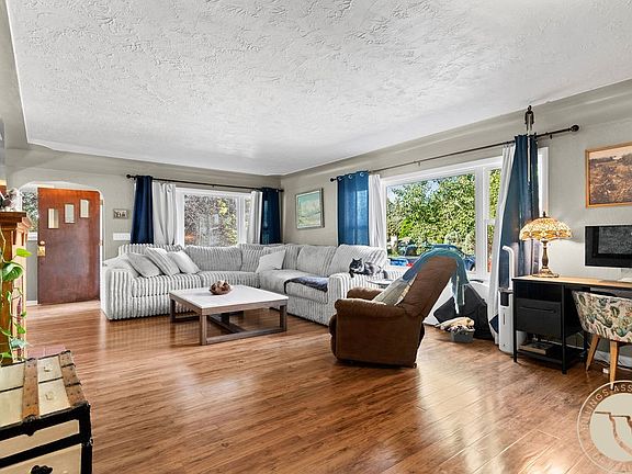 2nd image of 1019 Poly Dr