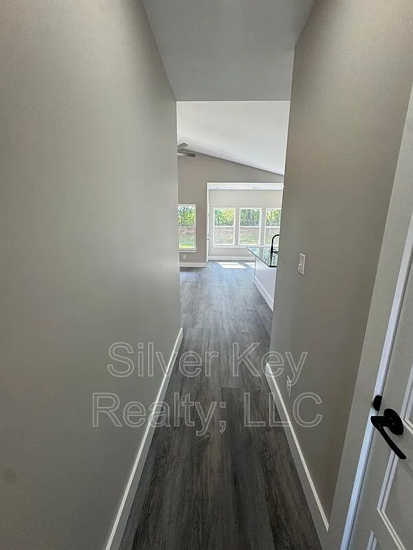 3 bed, 2.0 bath, 1500 sqft, $2,495 — Photo 3