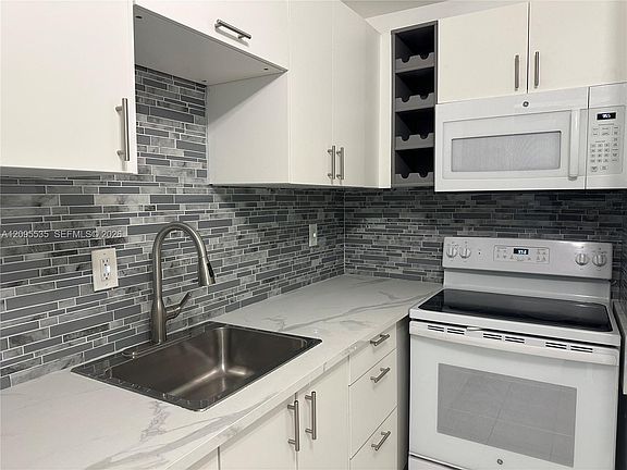 5th image of 1130 11th St APT 3E