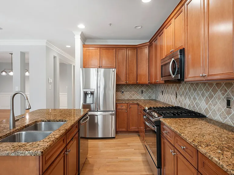 207 Towne Ridge Ln — Photo 12