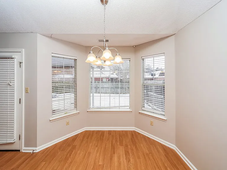8243 Cross Point Dr — Photo 6