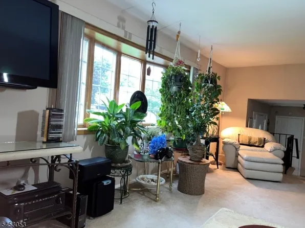 83 Drake Rd, Franklin Twp., NJ 08873