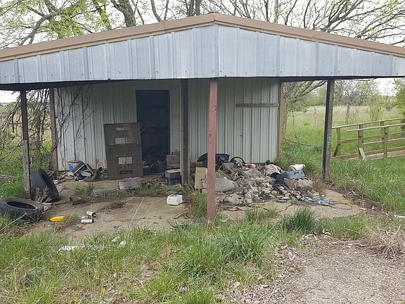 3rd image of 812 County Road 22950