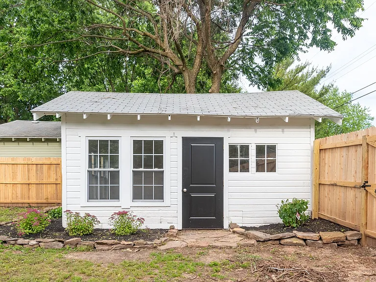 528 E Normal St — Photo 35