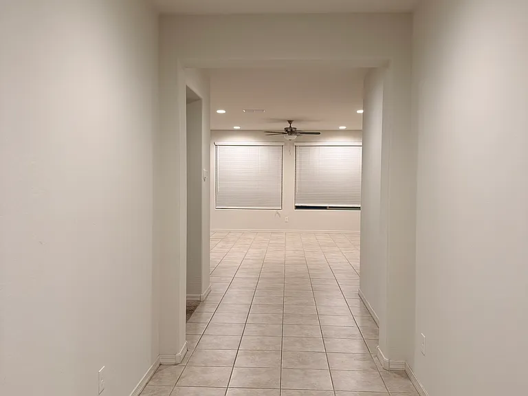 8744 W Rancho Dr — Photo 5