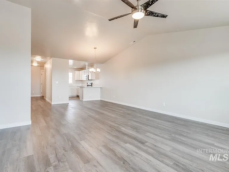 7865 E Bunker Hl — Photo 2