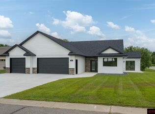 304 N Tustin Cir, Elysian, MN 56028