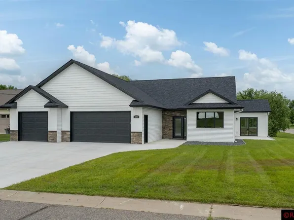 304 N Tustin Cir, Elysian, MN 56028