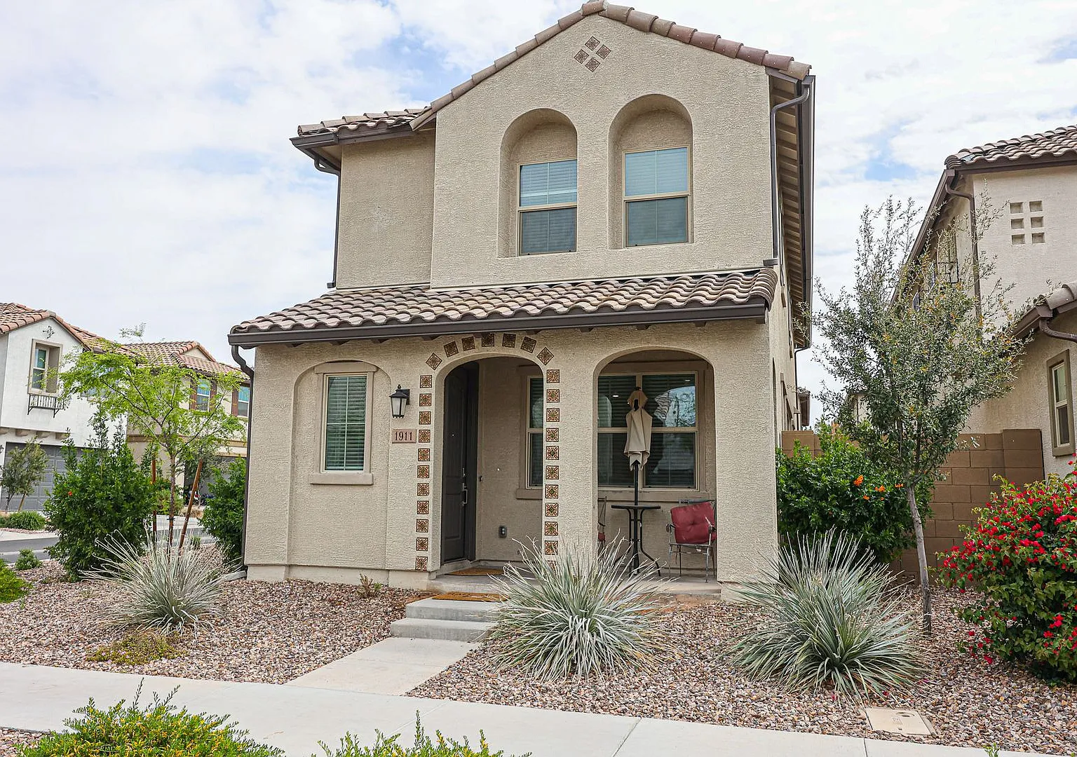 Stunning 4 bedroom, 4 bathroom home in the desirable gated community of Horizon in Chandler — Photo 2