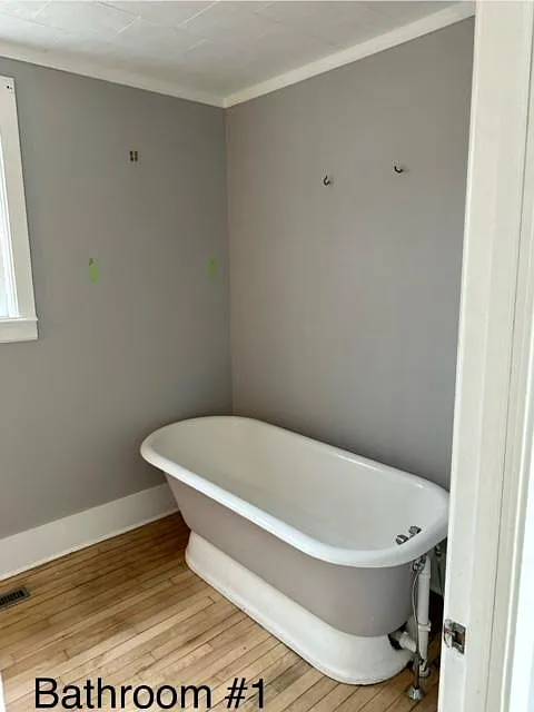 Full soaker tub.