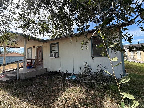 3rd image of 1121 E Avenue D