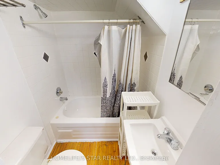 221 Bathurst St #4 — Photo 21