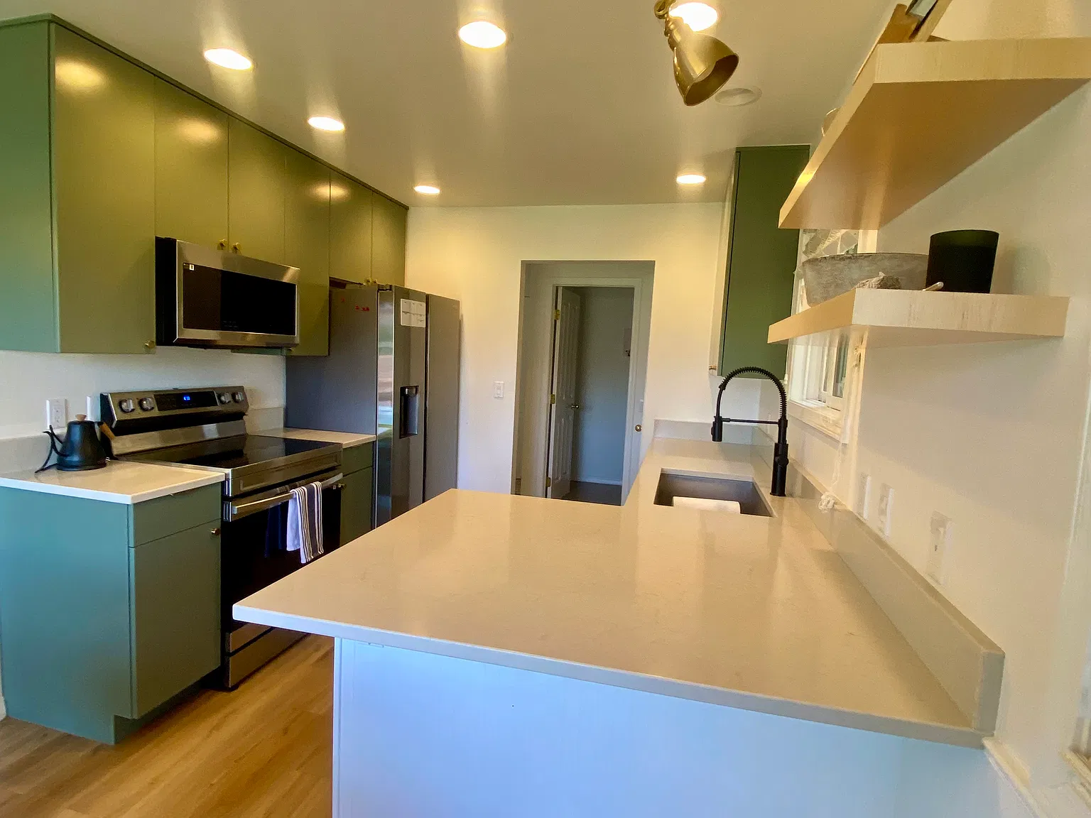 3 bed, 2.5 bath, 1310 sqft, $4,550 — Photo 2