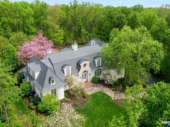 505 Timberline Dr, Franklin Lakes, NJ 07417