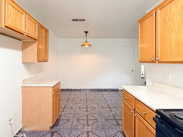 1202 Spell Ave — Photo 11
