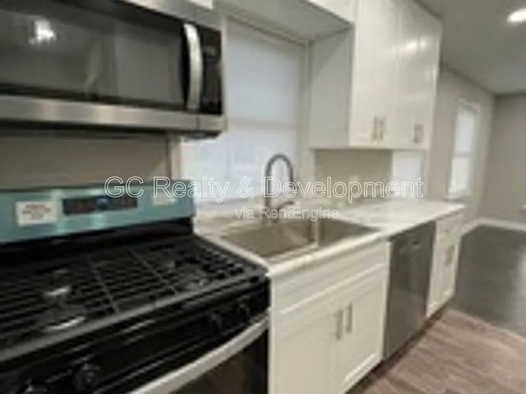 4315 Stanley Ave — Photo 3
