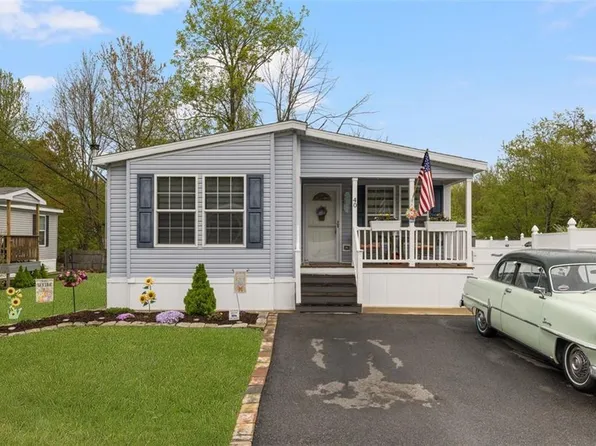40 Hemlock Rd, Glocester, RI 02814