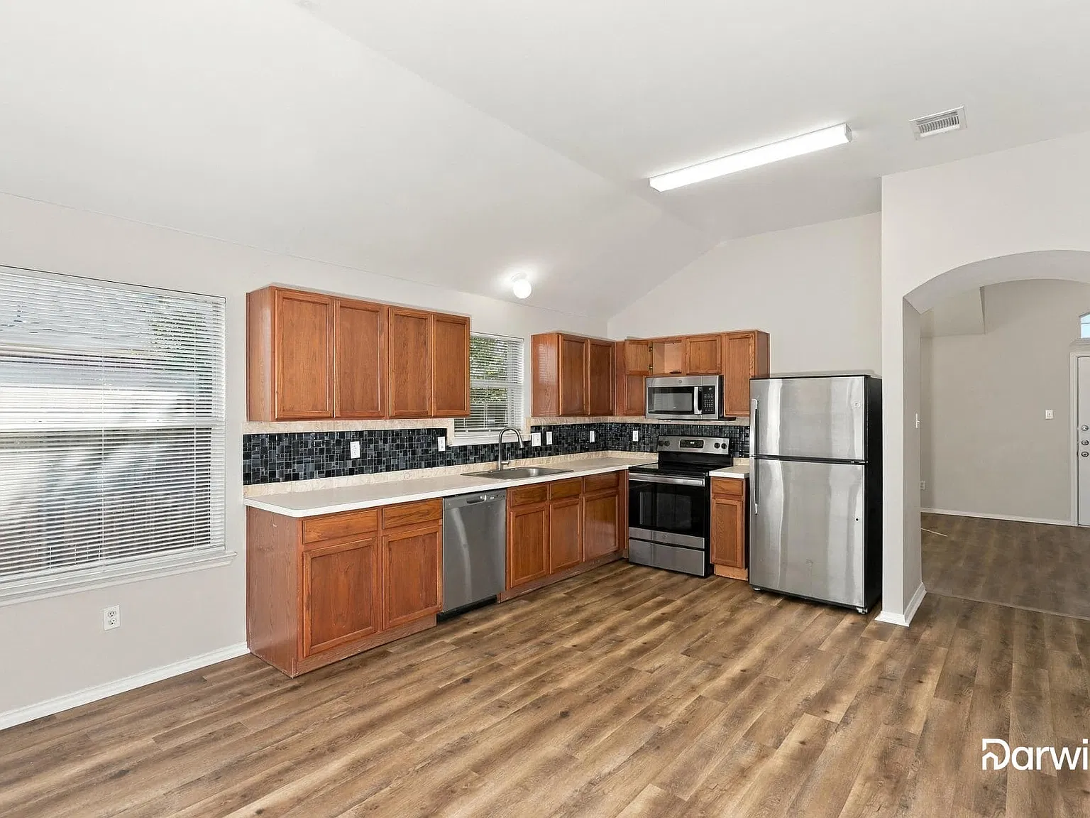 3 bed, 2.0 bath, 1680 sqft, $2,215 — Photo 2
