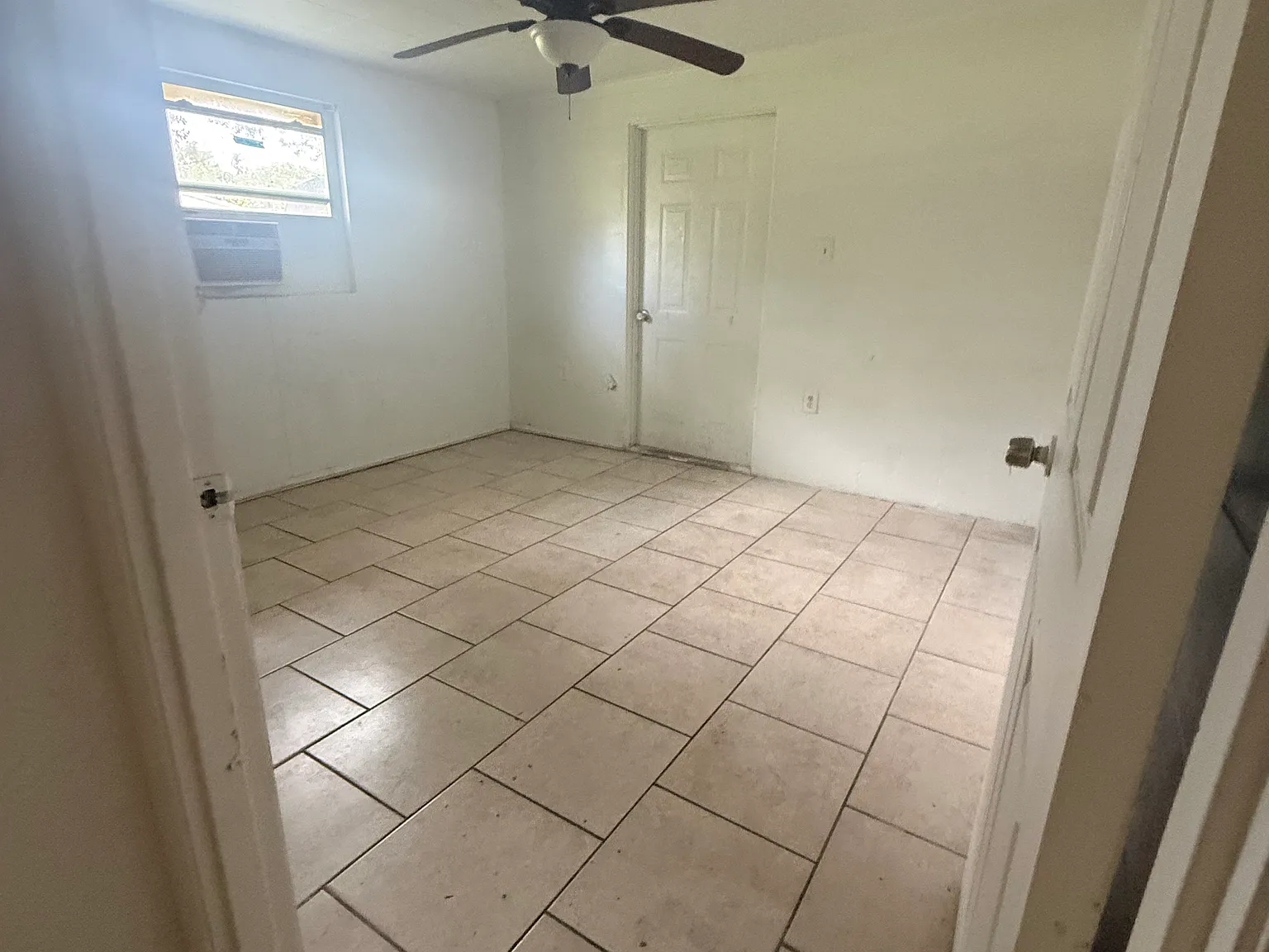 2 bed, 800 sqft, $1,300 — Photo 3
