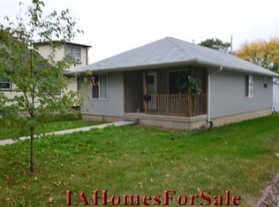 933 Center Point Rd NE, Cedar Rapids, IA 52402