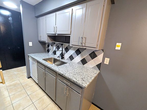 3rd image of 3100 Girard Ave S #306
