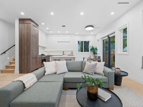 919 E 10th Ave, Vancouver, BC V5T 2B4