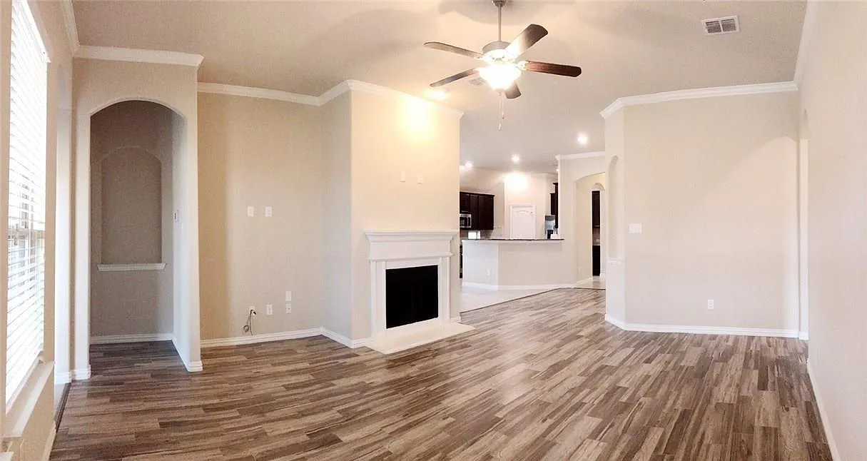 3 bed, 1874 sqft, $2,500 — Photo 3