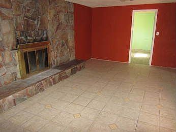 4th image of 3108 Theresa Ave