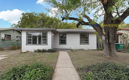 435 W Bedford Ave Photo 1