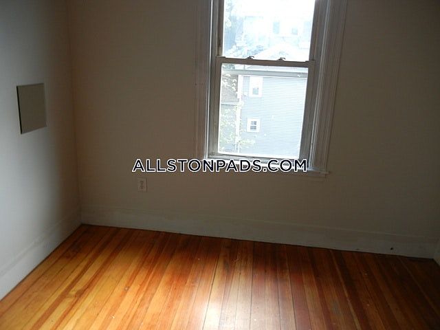 2nd image of 11 Linden St APT 3