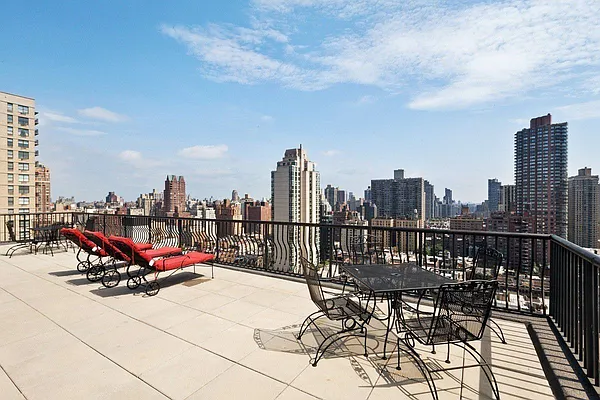 Sold by Compass | media 8