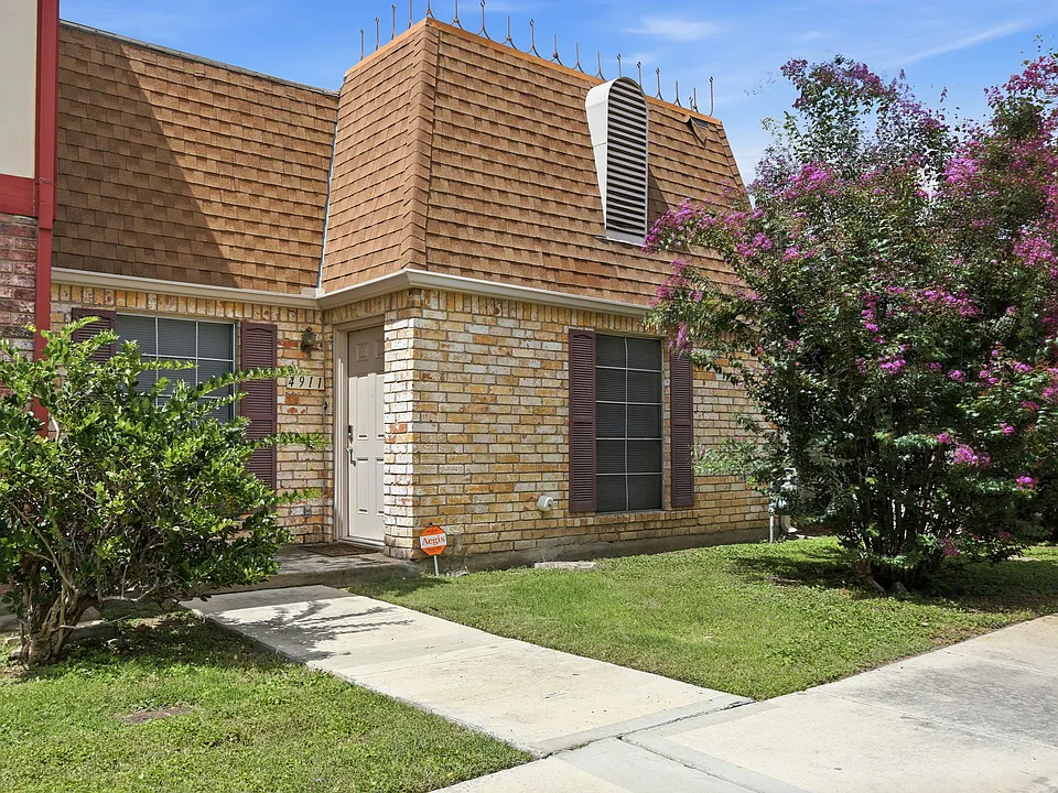 4911 Arbor Ridge Dr