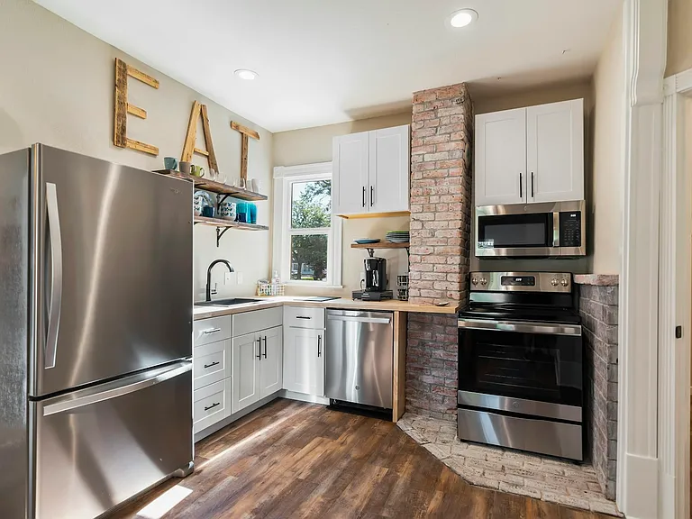 129 N Wahsatch Ave #A — Photo 3