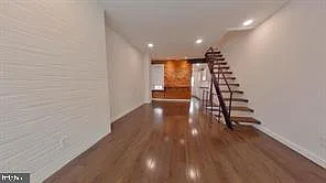 121 Mercy St — Photo 2